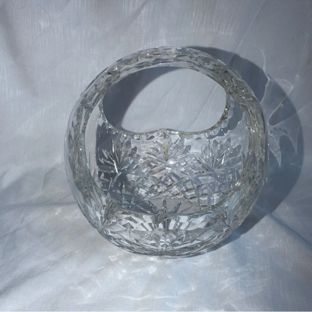 Vintage Hand-Cut Lead Crystal Basket Bowl – 6" Starburst & Diamond Design - Picture 2 of 11